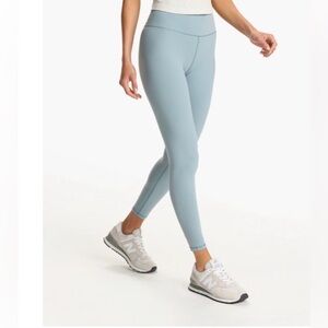 Vuori All The Feels Legging. Color Ether, size Large.
